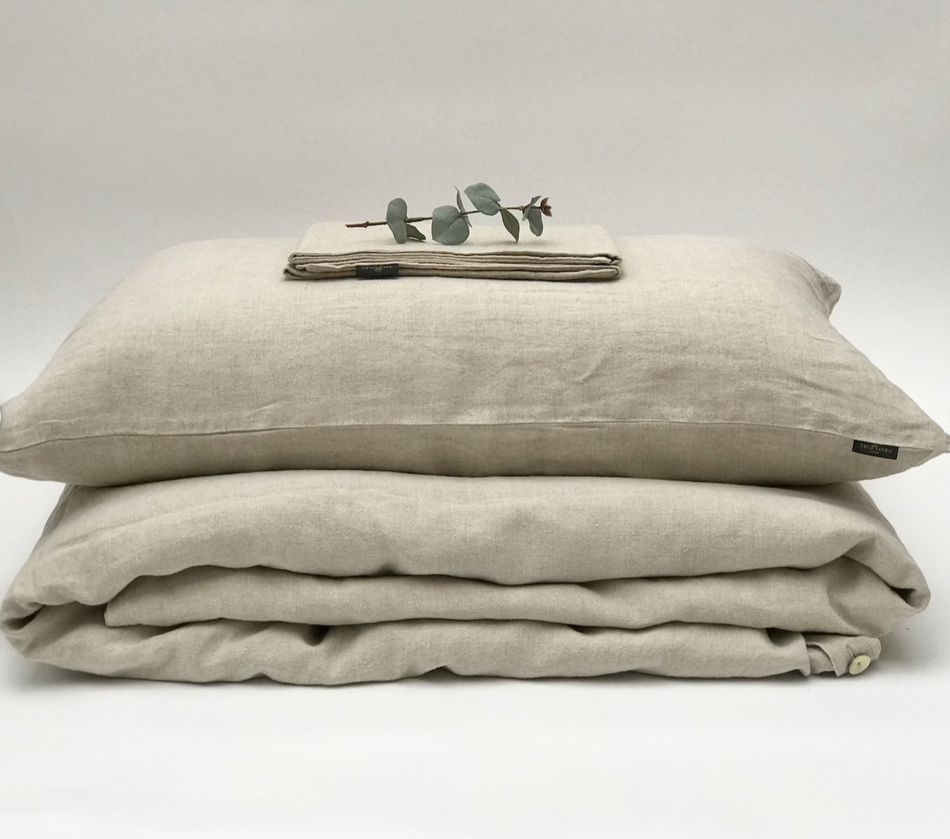 beige and black bedroom – natural linen bedding set