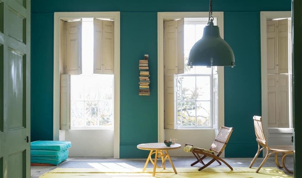 Feng shui colours with Vardo blue-green walls, Shadow White woodwork and a round table