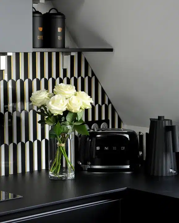Kitchen renovation porcenalosa monochrome tile