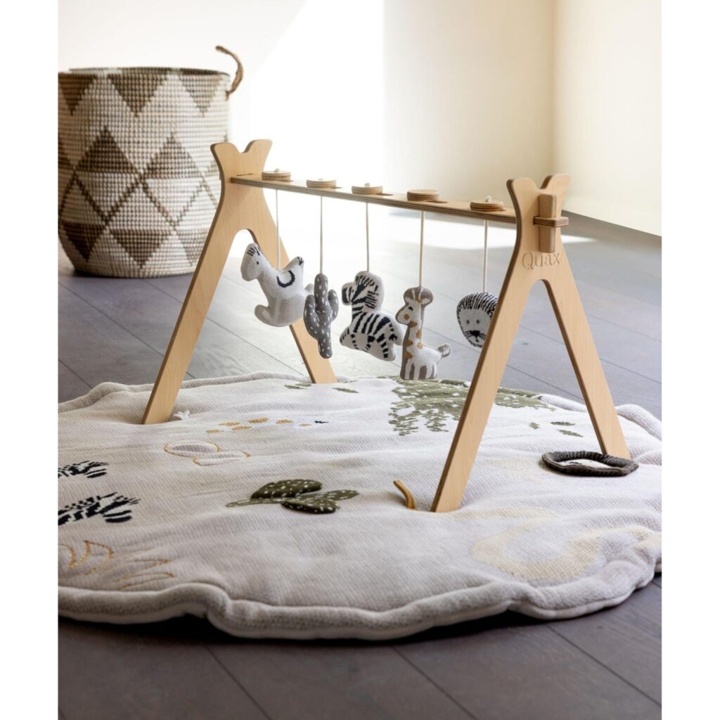 Jungle nursery decor with 3D safari playmat and wooden arch