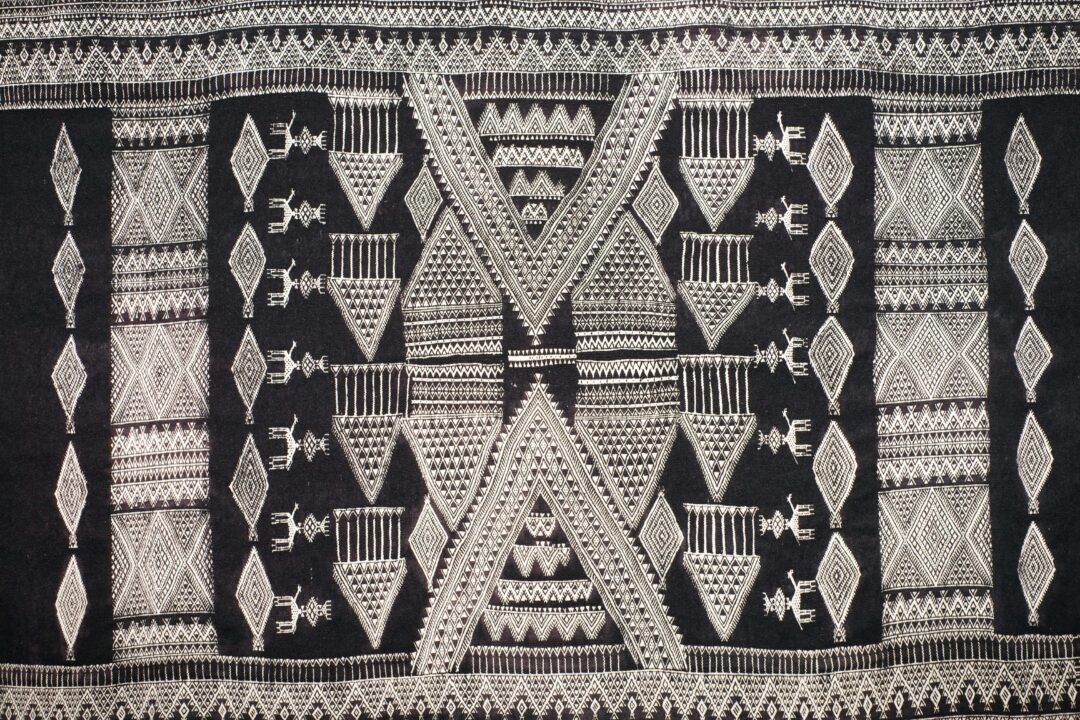 Decorating with a Black and White Rug