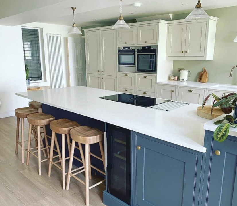 2 colour kitchen design, 2 colour kitchen designs, 2 tone blue kitchen cabinets, 2 tone kitchen, 2 tone kitchen cabinets, 2 tone kitchen cupboards, 2 tone kitchen designs, 2 tone kitchen ideas, are 2 tone kitchens in style, colourful kitchen design, double colour kitchen design, Two tone kitchen, Two tone kitchen cabinets, Two tone kitchens