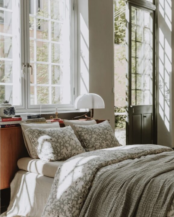 Green and beige bedroom, beige and green bedroom, green and beige bedding, beige and green bedding, sage green and beige bedding, green bedroom ideas