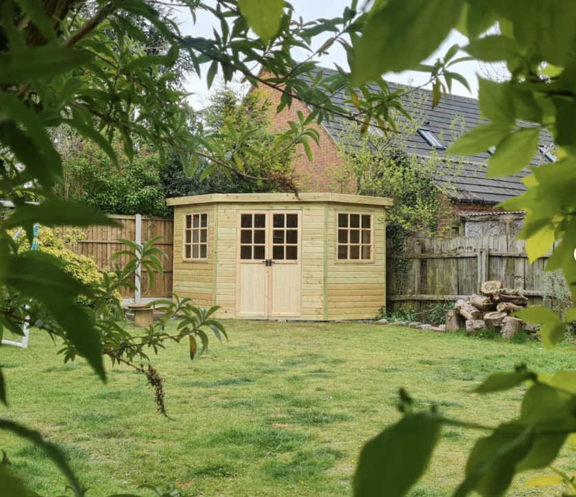 garden summerhouse, painting a summerhouse, summerhouse, summerhouse paint colours, summerhouse uk, summerhouses, summershouses uk