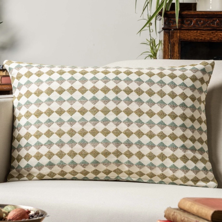 What colour cushions go with beige sofa diamond cushion