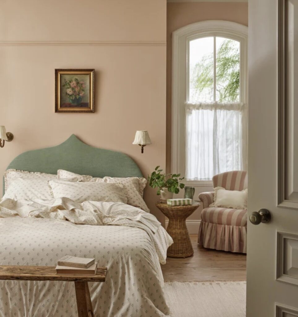 Cottage bedroom ideas in a pink and green bedroom scheme with floral bedding and relaxed country style – Piglet in Bed