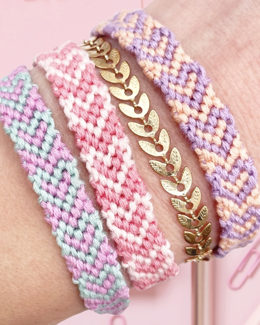 Pastel hearts friendship bracelet kit – DIY knotted macramé