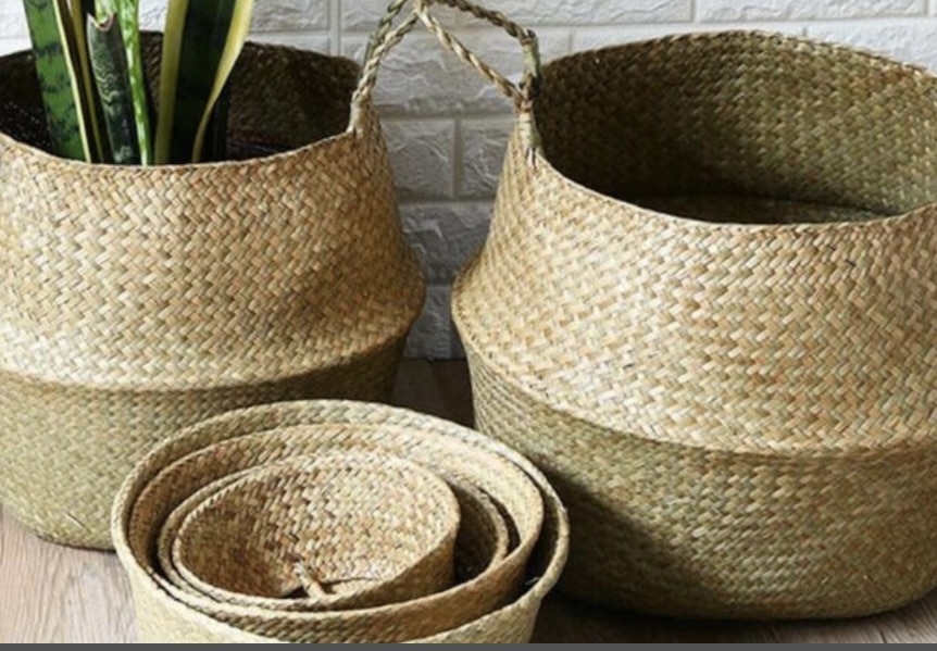 Seagrass storage baskets adding natural texture to a relaxed coastal living room
