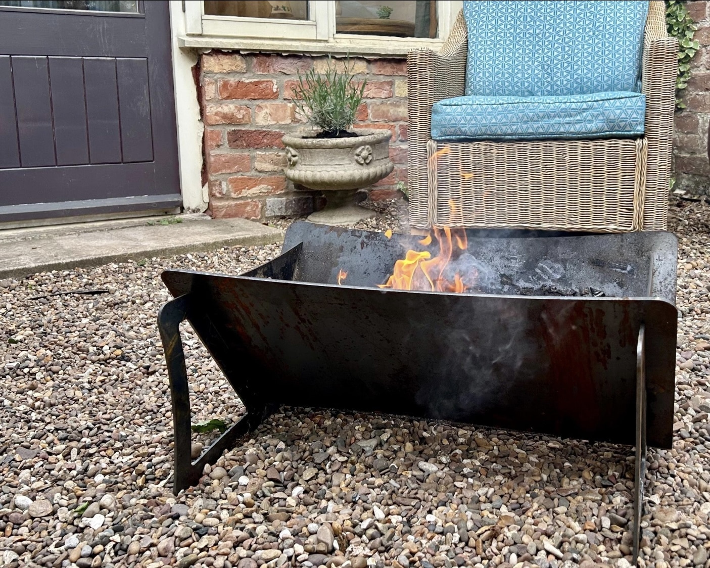 Flat pack steel fire pit and BBQ for small patios - outdoor firepit idea