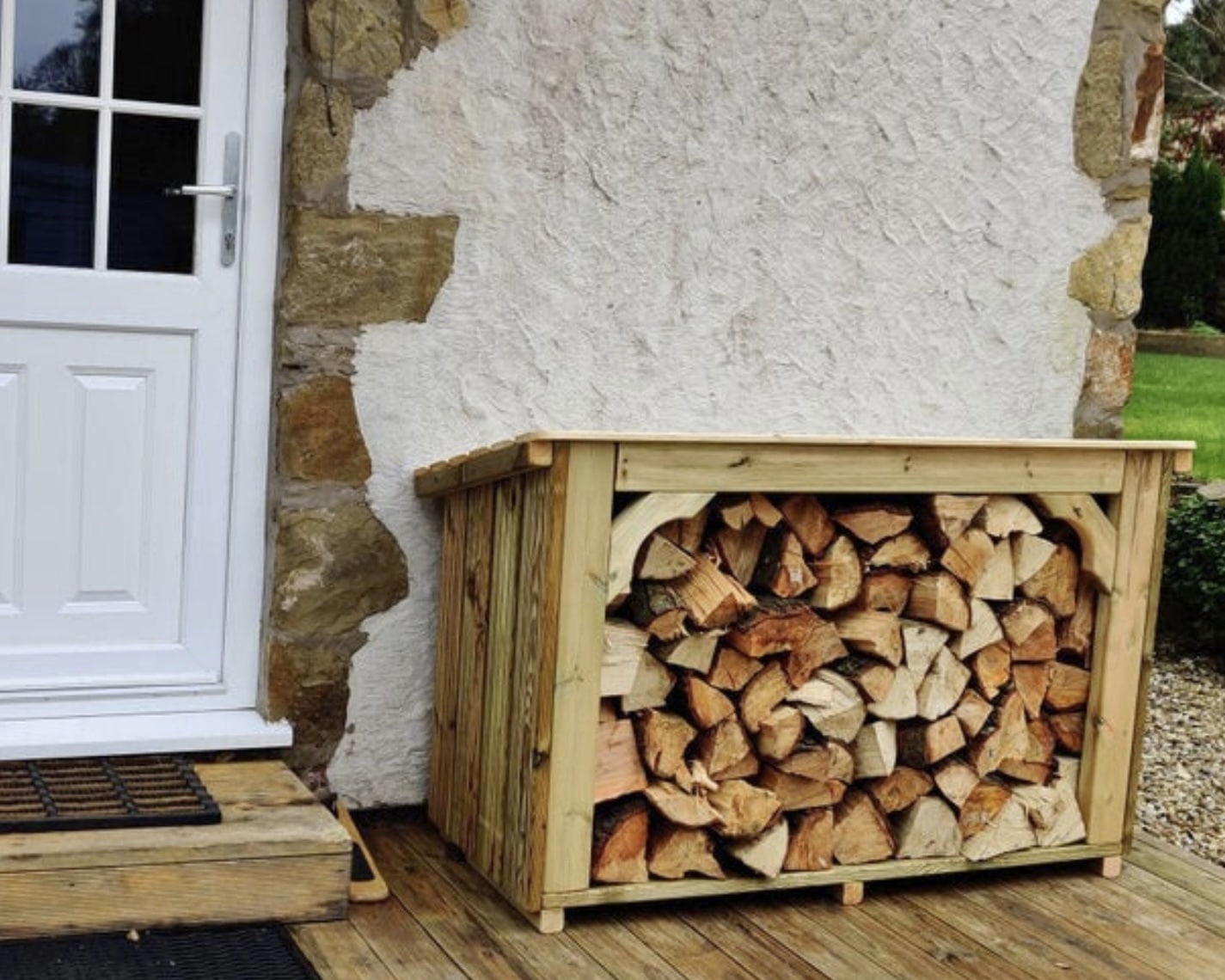 Covered timber log store for outdoor firewood storage