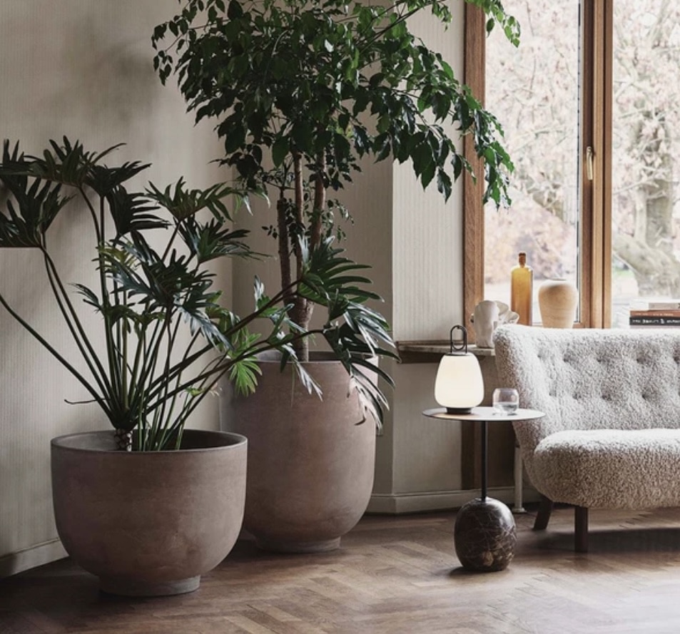 &Tradition SC51 Lucca Portable rechargeable lamp on a side table for portable living room lighting