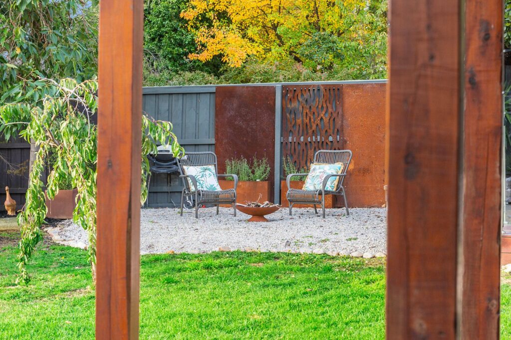 garden edging ideas with stone border and gravel seating area low maintenance garden design