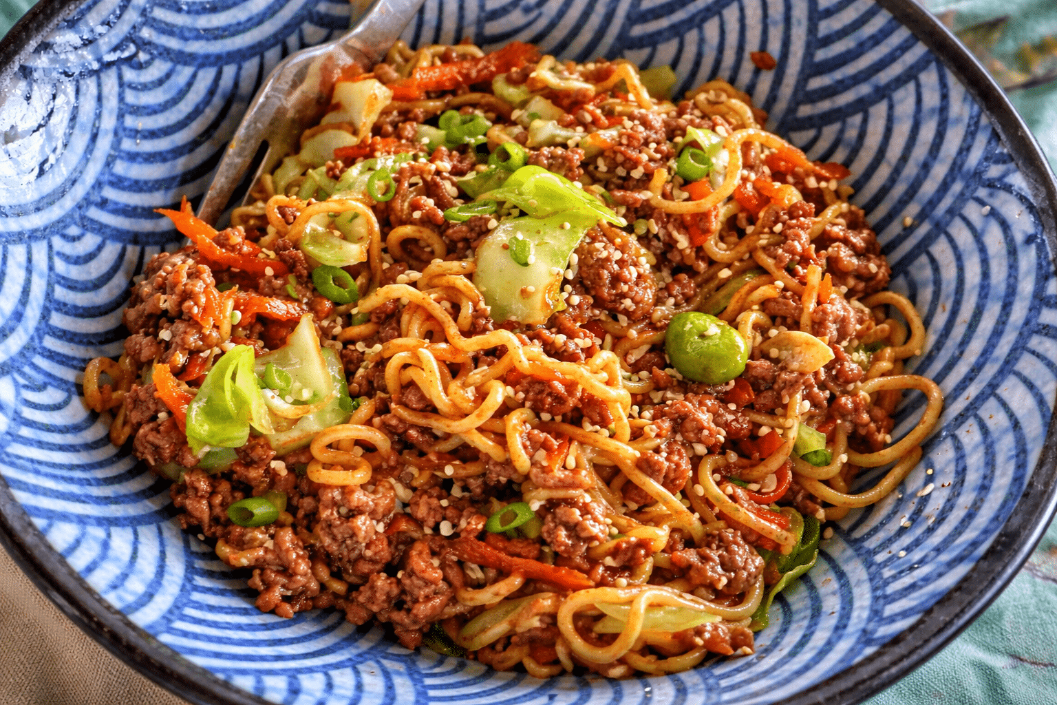 Cosy beef chow mein noodle bowl with beef mince, noodles and vegetables