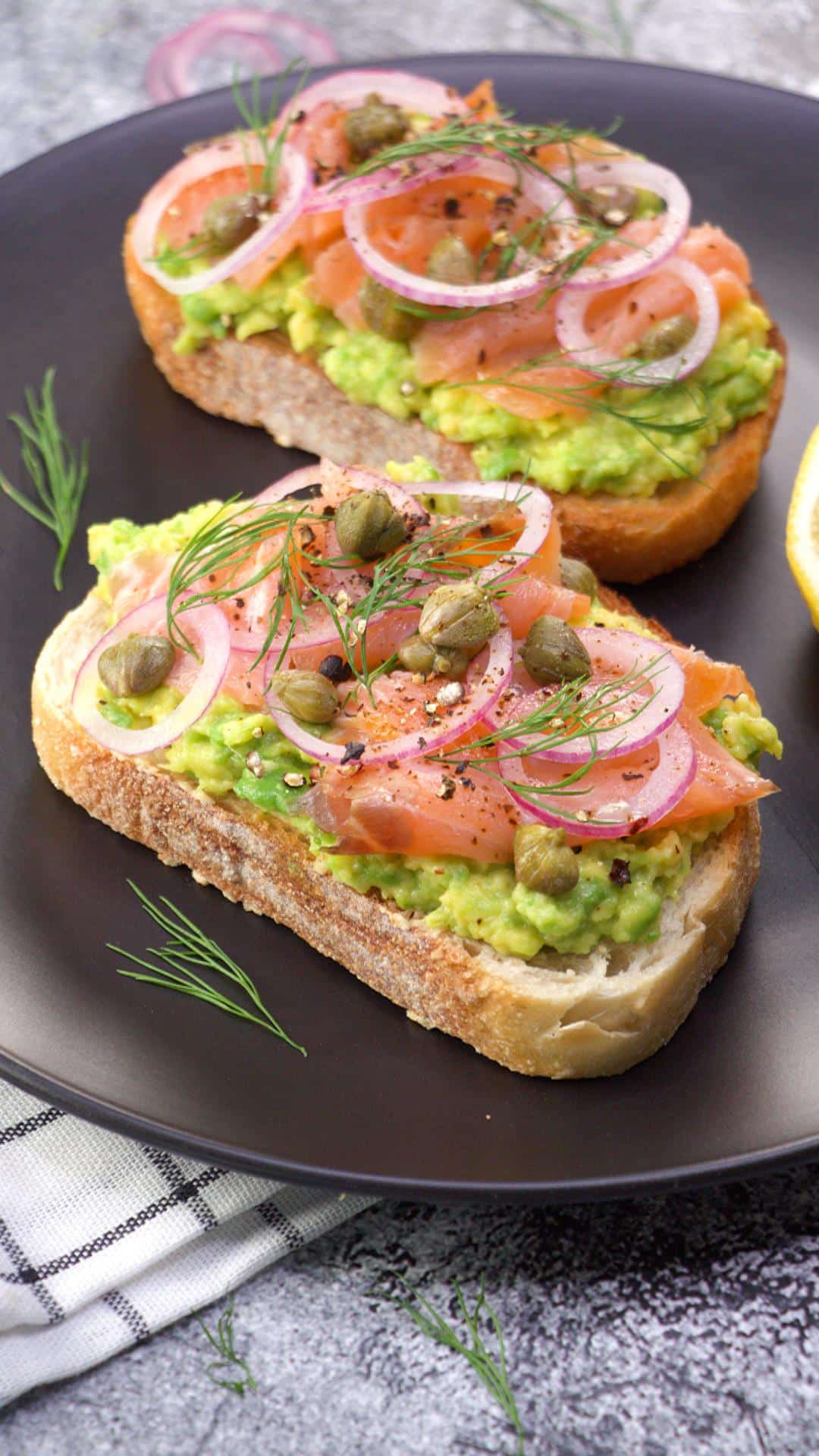 Avocado toast with smoked salmon, red onion, capers, dill and lemon