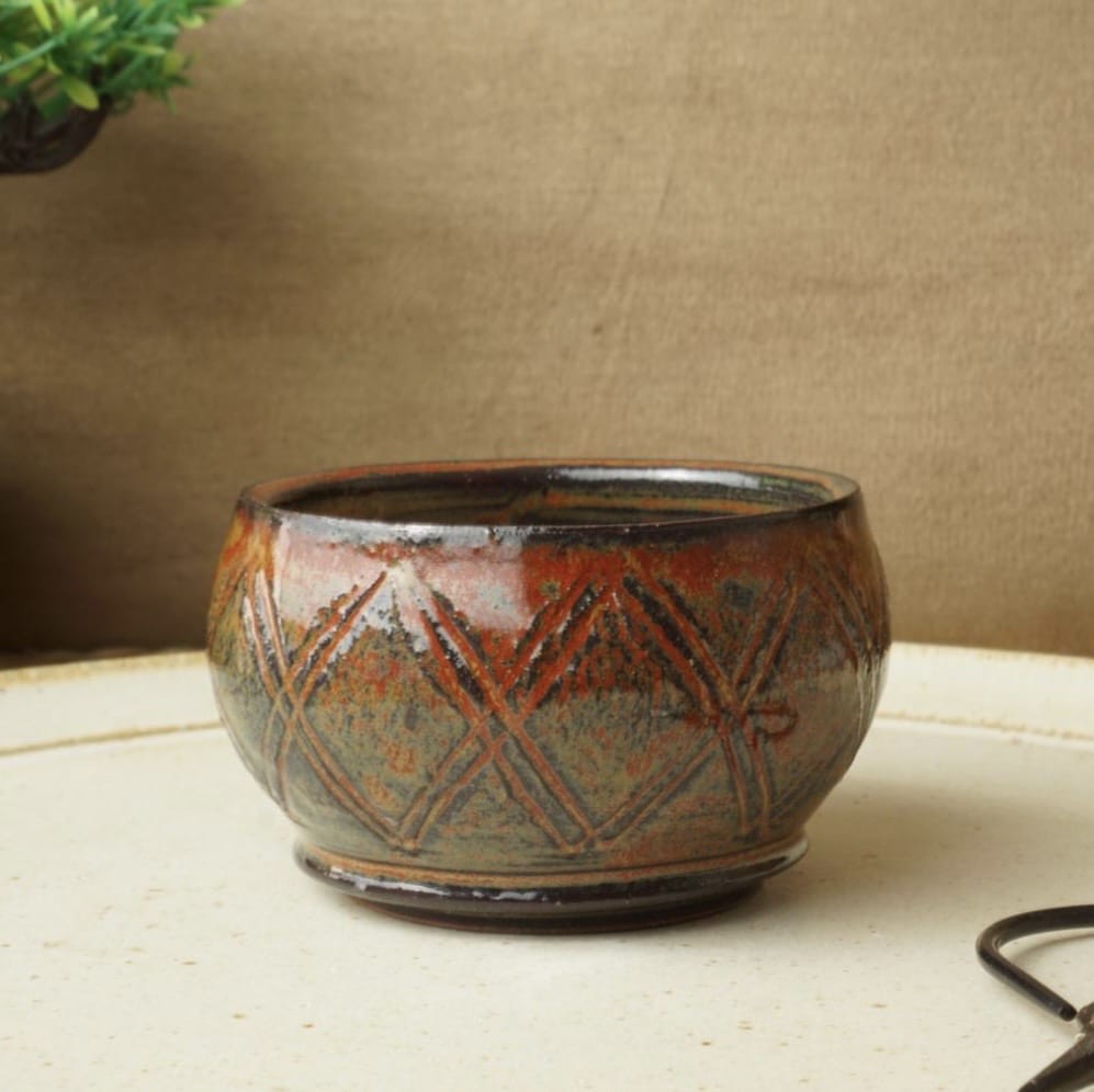 Carved geometric mame bonsai pot by StevaCeramics