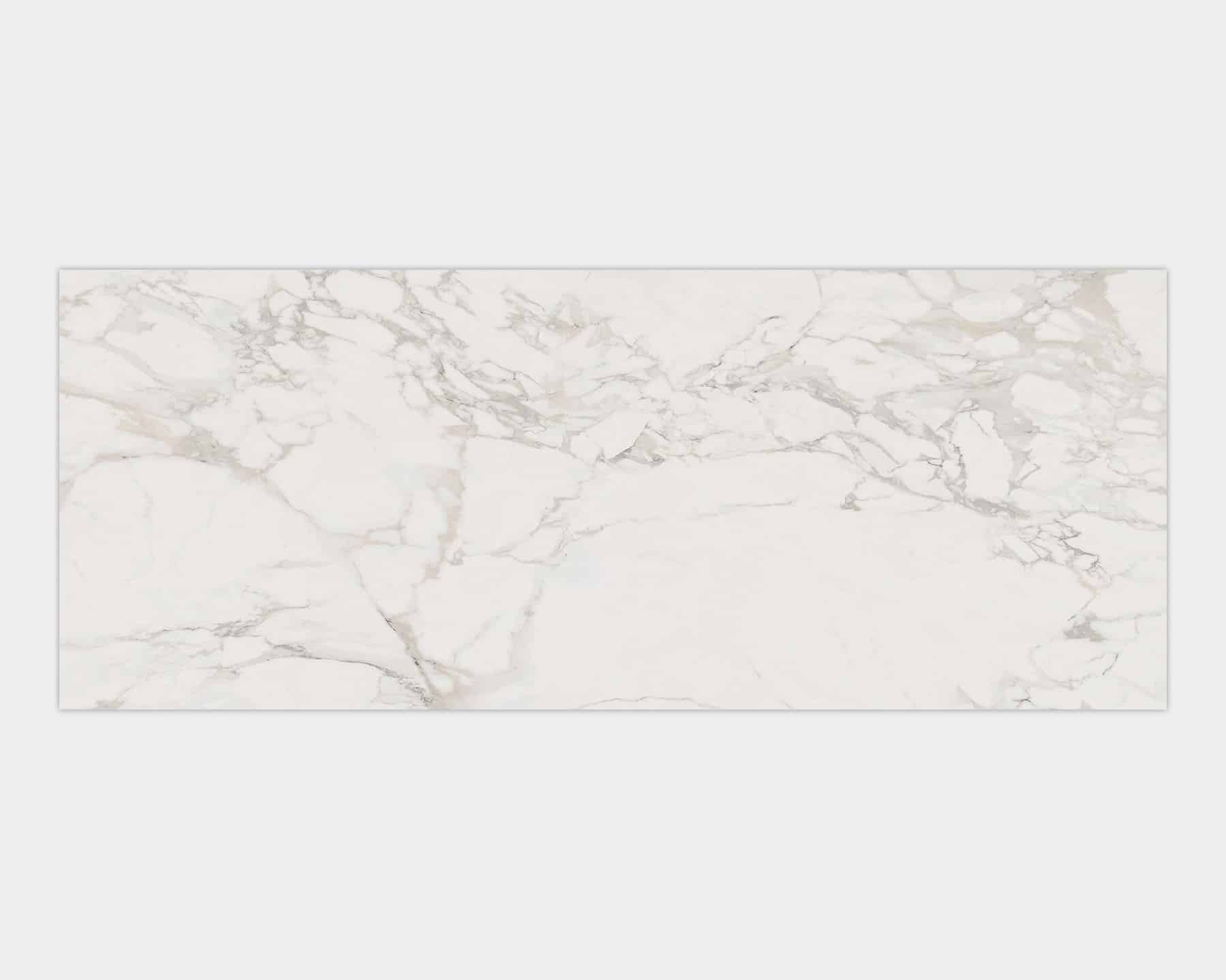 Massa 59.6x150 white marble tile with gold veining, white vessel basin and brass wall-mounted taps, Porcelanosa
