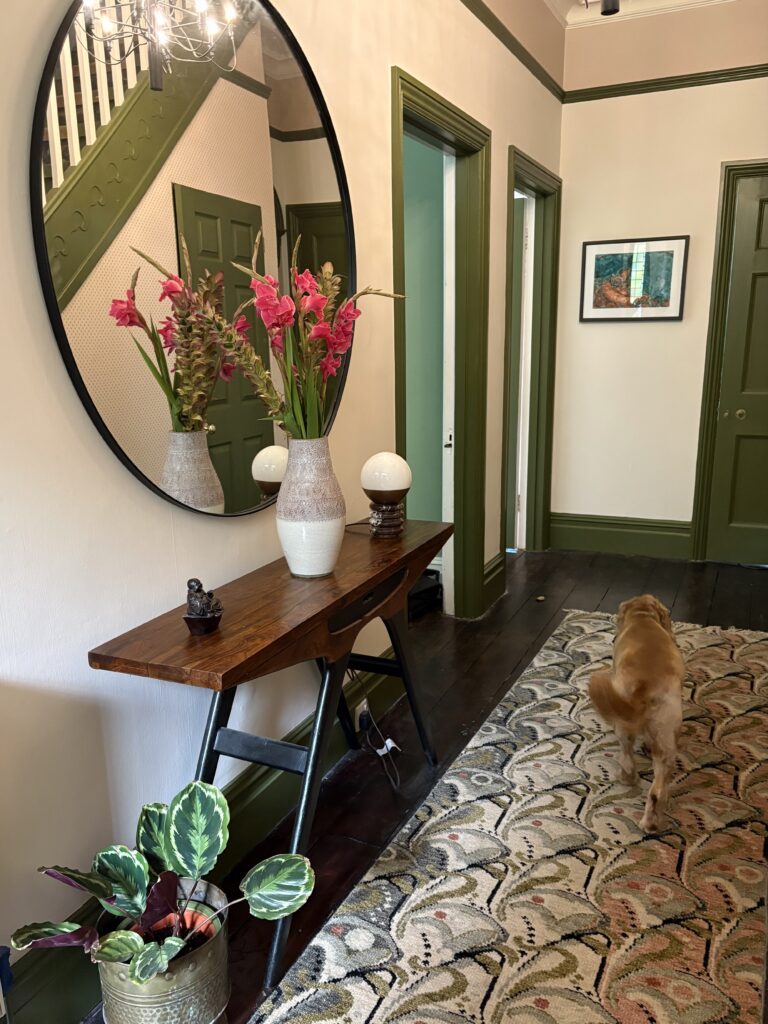 welcoming hallway ideas, hallway console table and mirror
