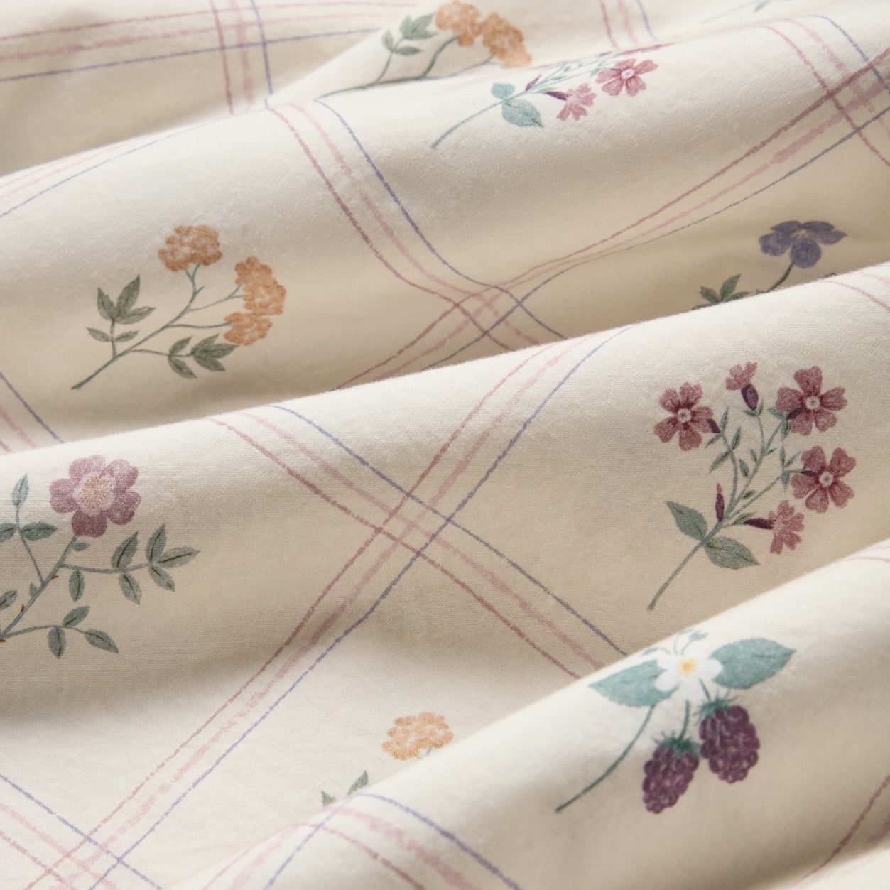 Pure cotton floral bedding set for a pink and green bedroom