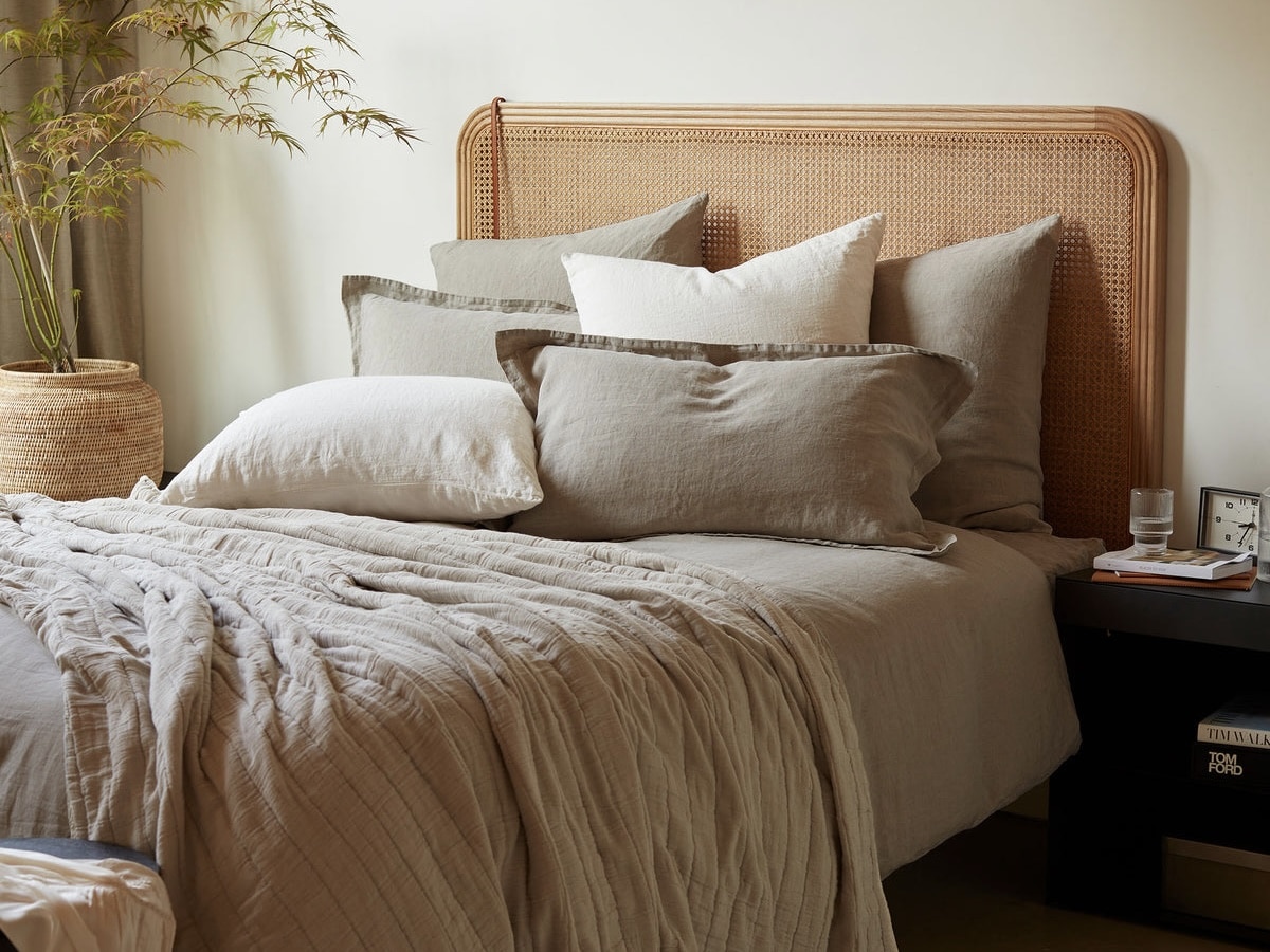 Beige bedding ideas with layered natural linen